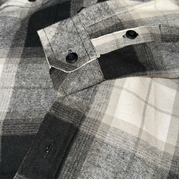 Burnside
Long Sleeve Hooded‎ Flannel
Black - 8 - Picture 4 of 6